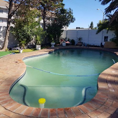 Salama Lodge Milnerton เคปทาวน์ ภายนอก รูปภาพ