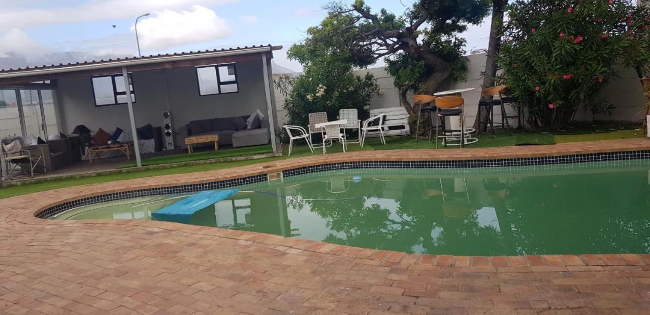 Salama Lodge Milnerton เคปทาวน์ ภายนอก รูปภาพ